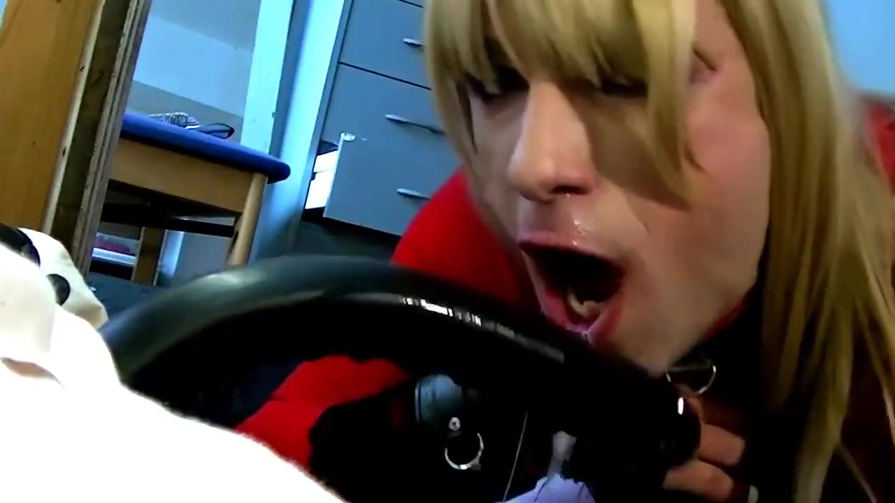 Crossdresser Machine fuck face