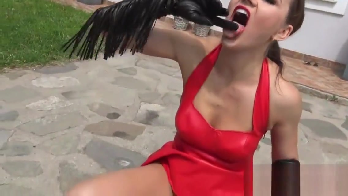Tina Kay solo piss