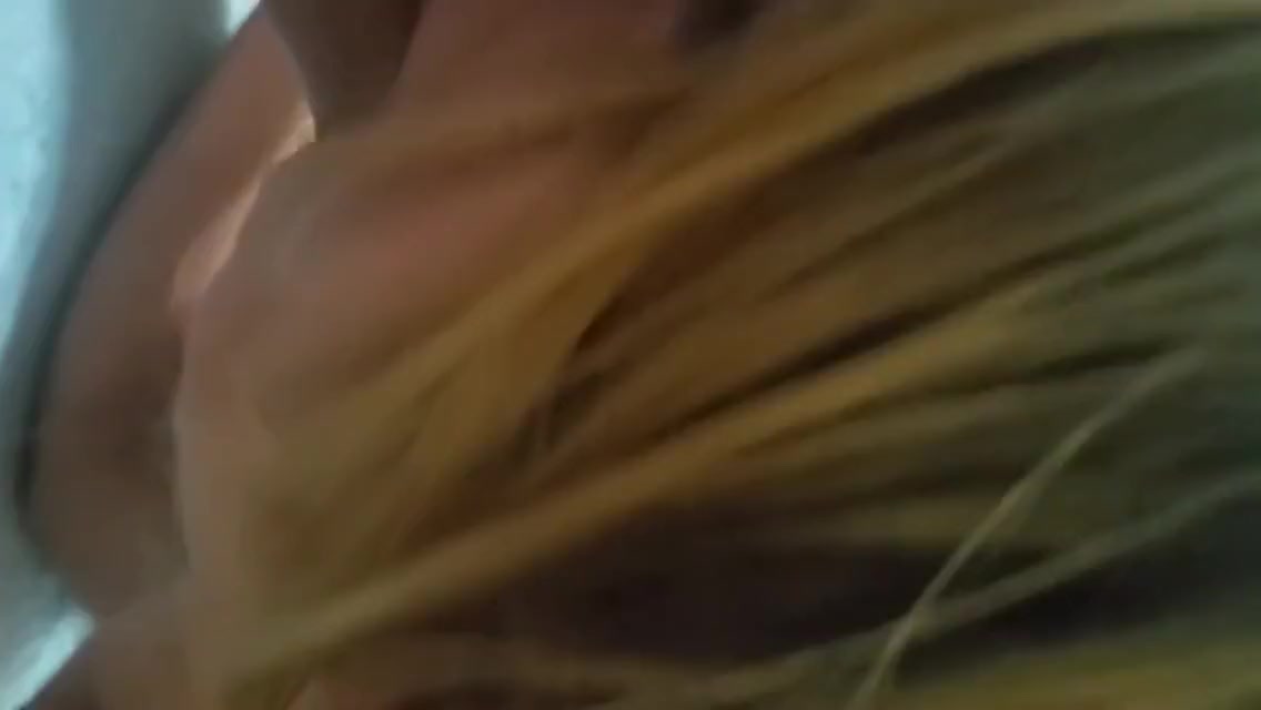 Sabryna dando o rabo para o macho comedor !