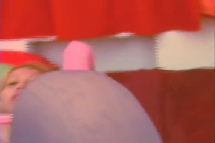 Young shemale in her room - Lust World