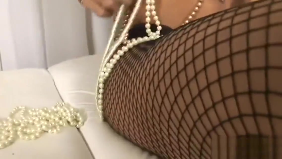 Shemale truly enjoys unfathomable &amp_ tender ass penetrations