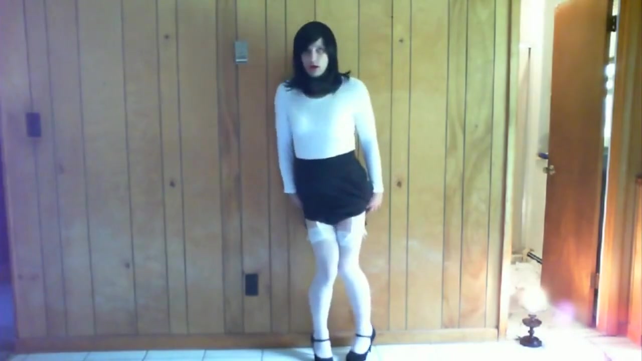 Hot Tgurl rides a BBC dildo