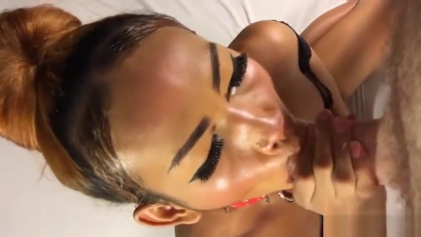 Young Ladyboy Iceland Gives Blowjob And Ass Fucked