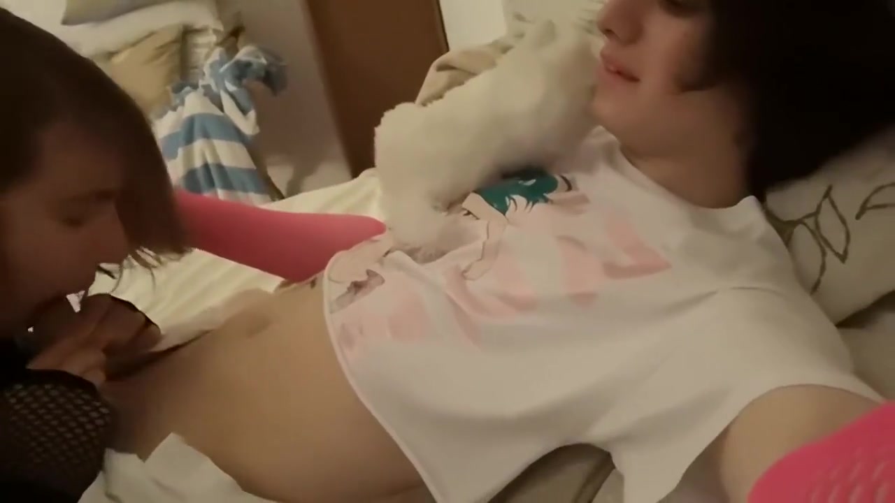 CUTE FEMBOY SUCKS HIS GIRLFRIEND CLITTY