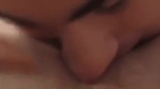 COMIENDO CULO Y METIENDO MANO