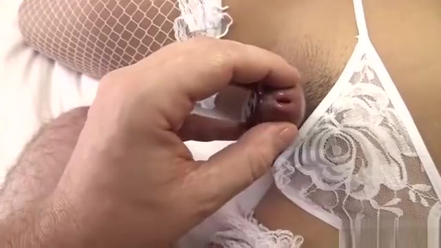 nice maturebarebackinwhitebabydoll-ipod-001