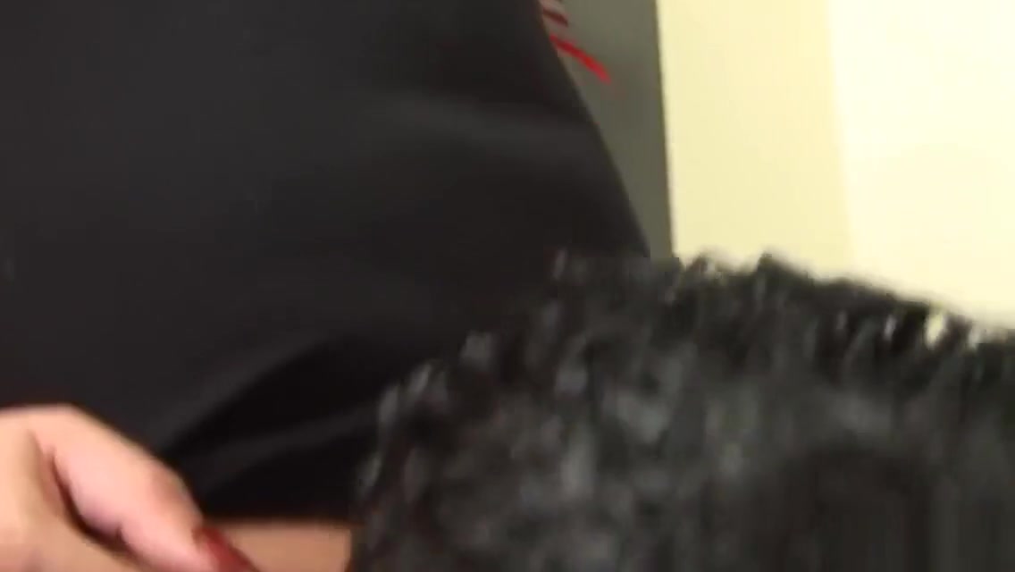 Sexy shemale enjoys sucking a big cock