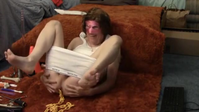 FSD Seduces Sissy Pussyboy Yellow Chain