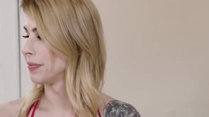 TS Casey Kisses let dude hammered her ass