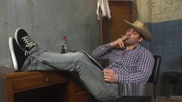 Tranny spanks and anal fucks cowboy