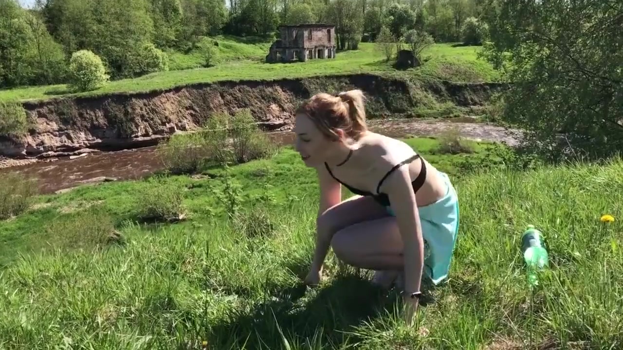 teen 18+ masturbate and pee near the river