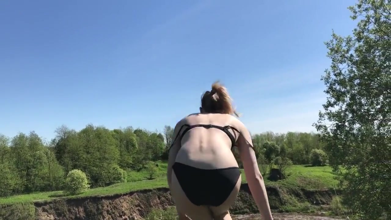 teen 18+ masturbate and pee near the river