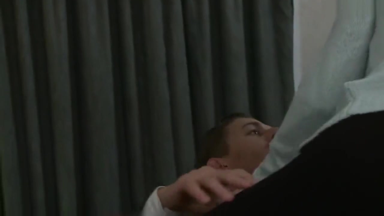 SEXY EURO SHEMALE FUCKS GUY