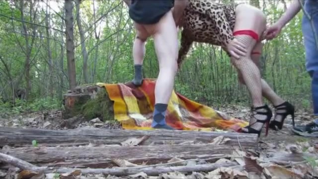 dogging sissy fucked in the woods