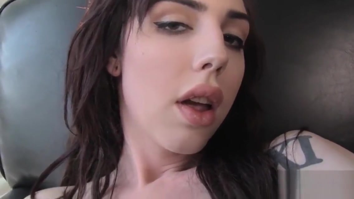 Smalltitted trans beauty stretches her ass