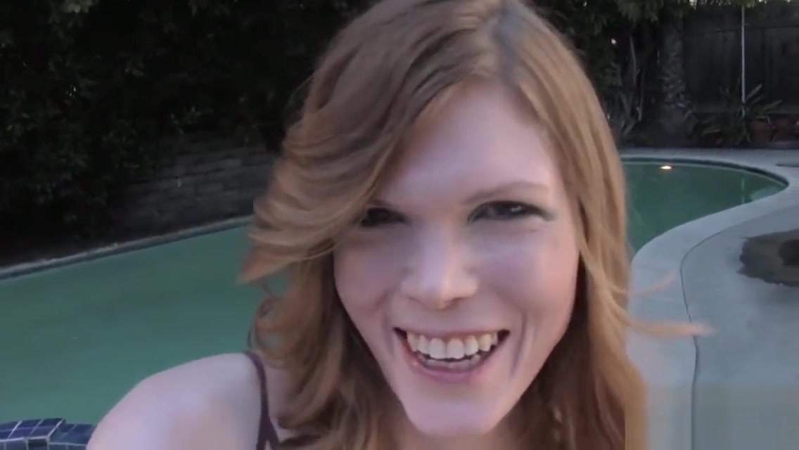 Fingering solo tranny pleasures her cock