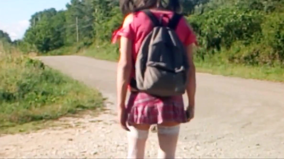 shool girl aurelia waitinb busstop station