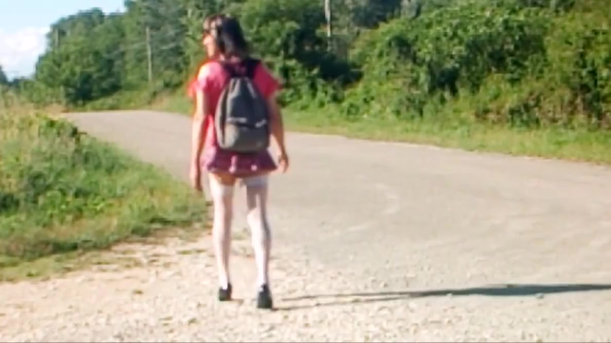 shool girl aurelia waitinb busstop station