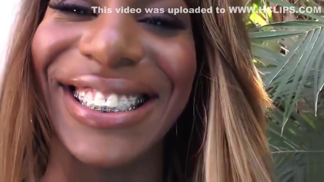 Stunning ebony tgirl throat fucks guy