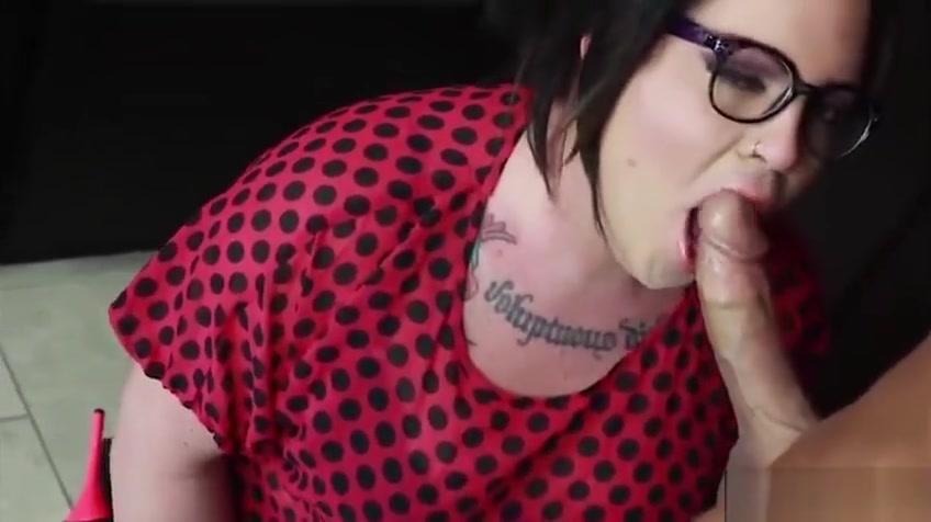 Fat shemale Michelle rides hard cock