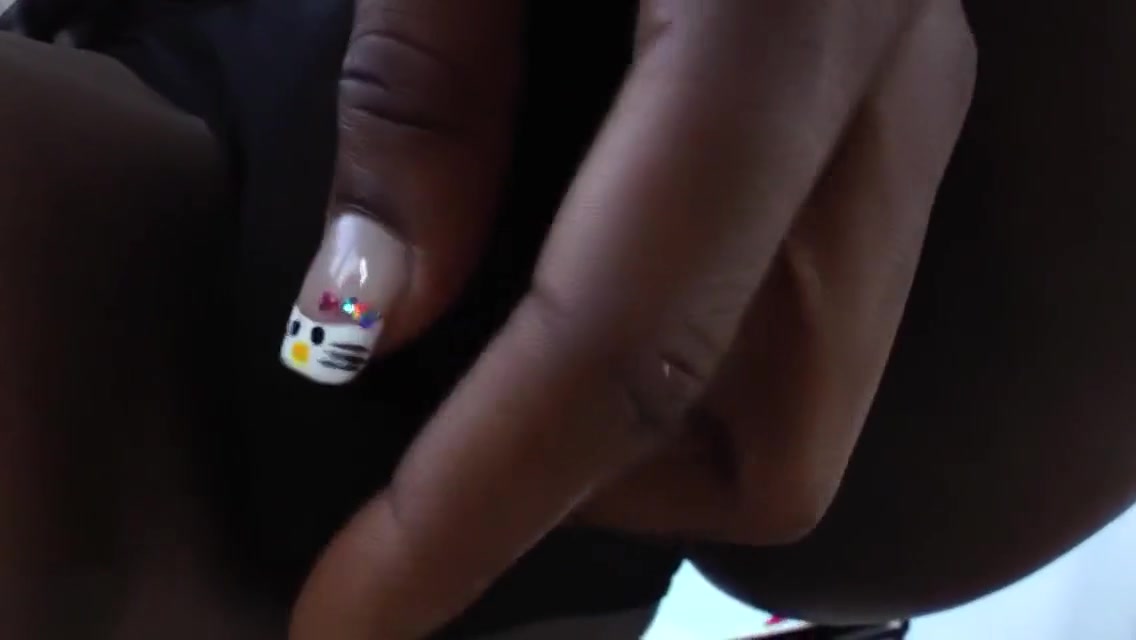 Black teen 18+ works her meat
