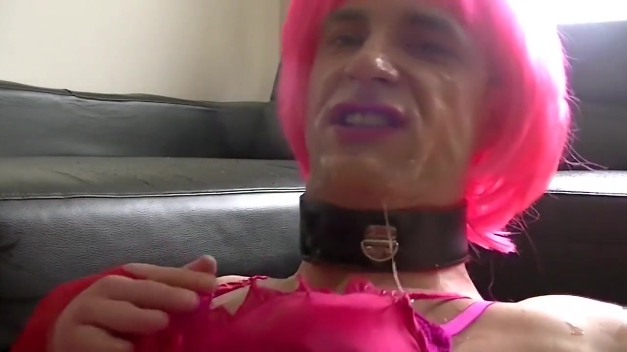 Crossdresser gagging dildo