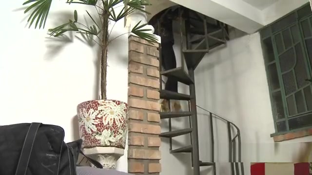 Huge cock guy anal bangs tranny burglar