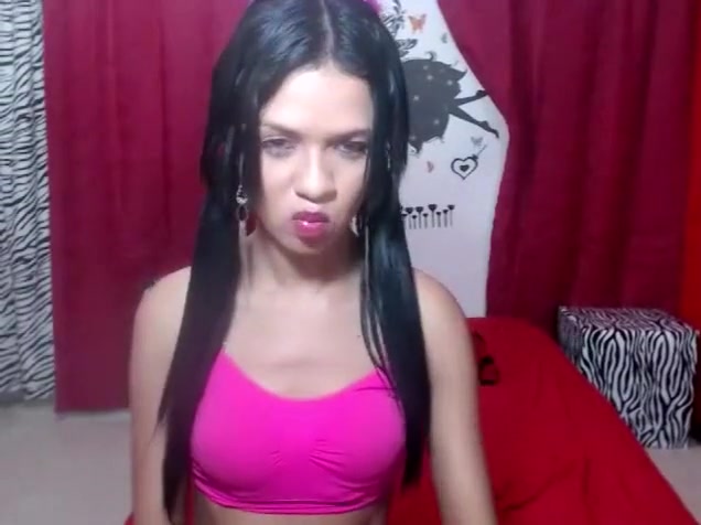 Tranny gets a blowjob from another tranny