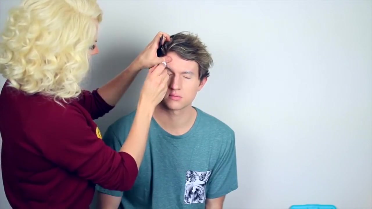 Courtney Act feminize me