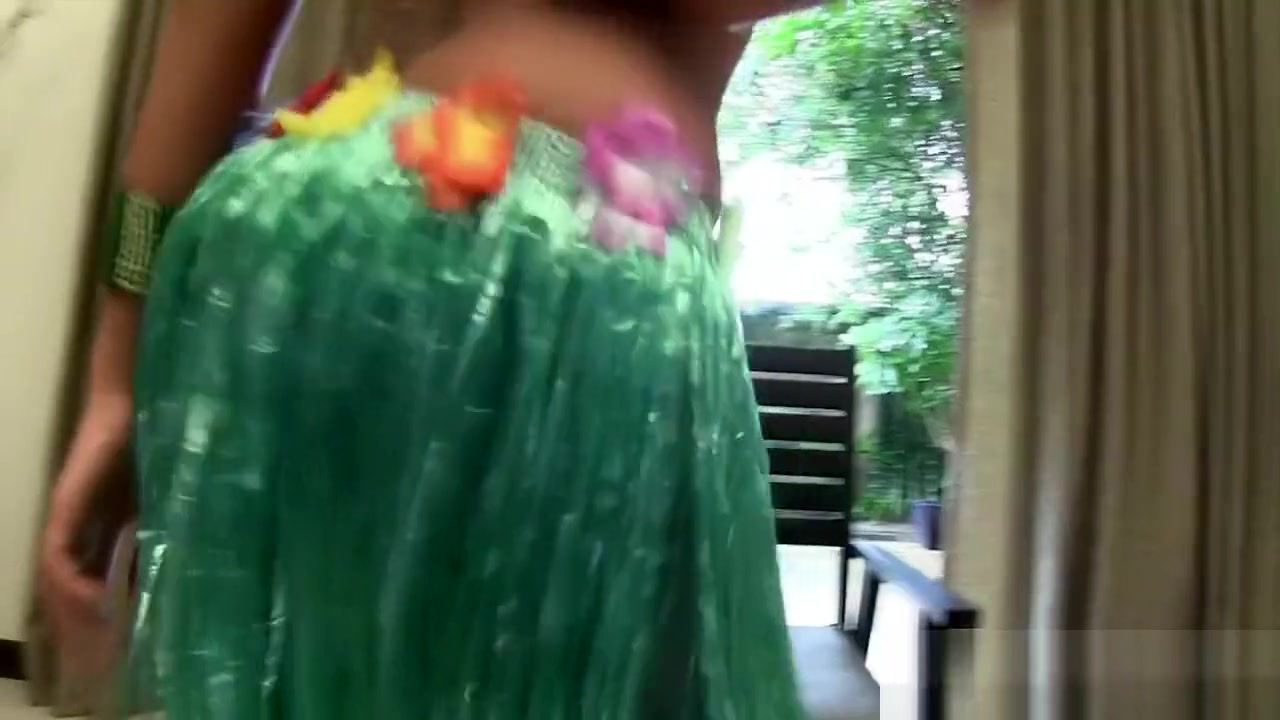 Thai Ladyboy Cindy Hawaii Outfit