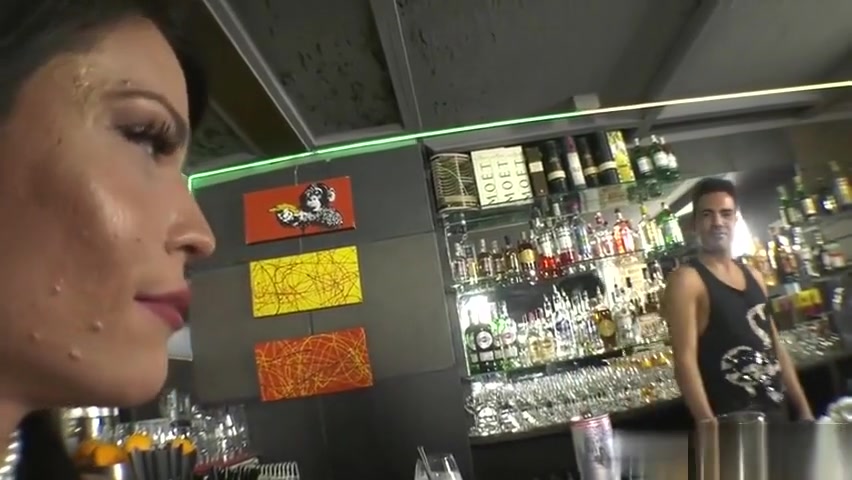 Big cock shemale bareback with cumshot