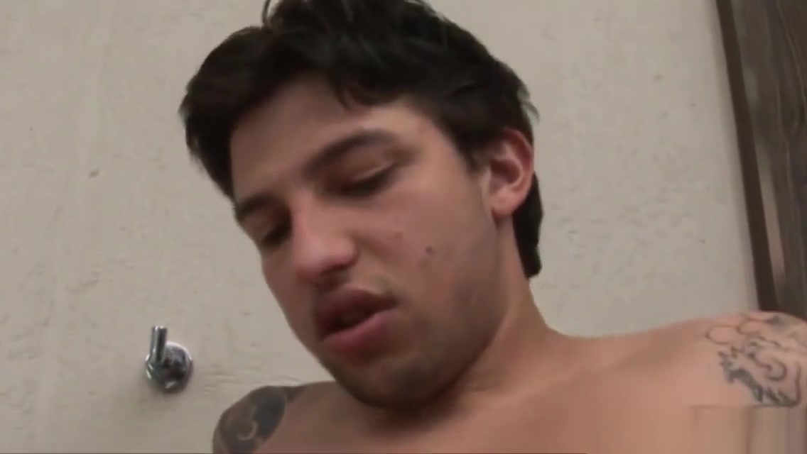 Travesti fode o seu enteado sem camisinha