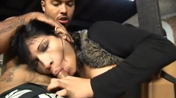 teen 18+ tranny uses her juicy ass