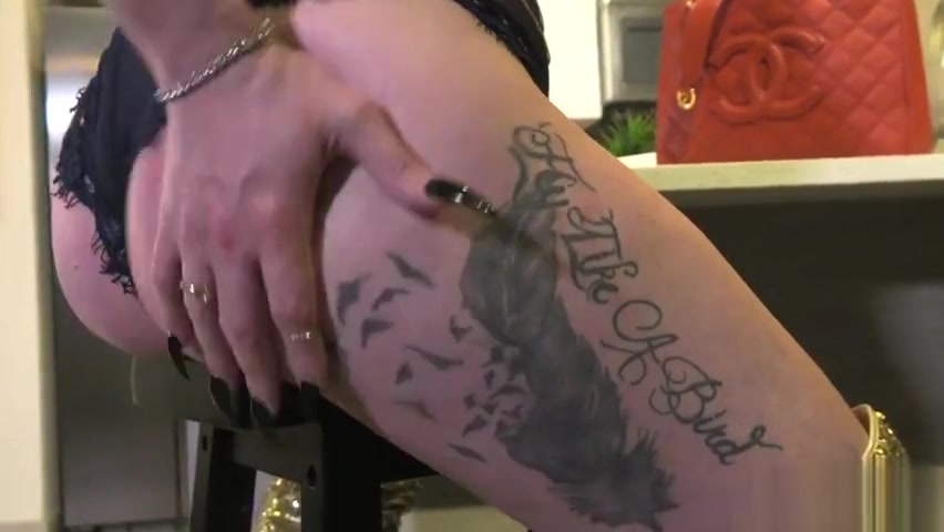 Hot shemale rimjob with cumshot
