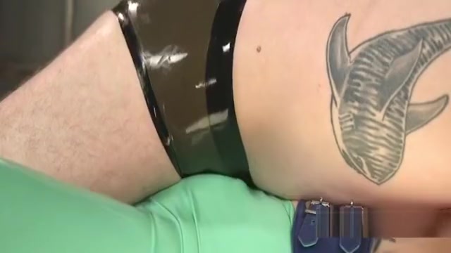 Tranny anal fucks tattooed male slave