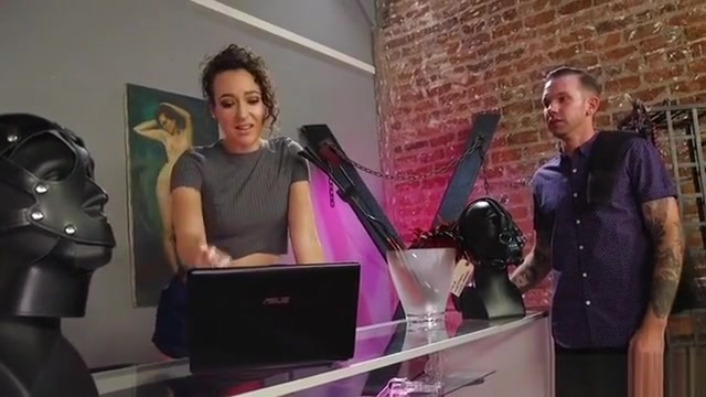 Stunning tranny fucks staff from fetish shop