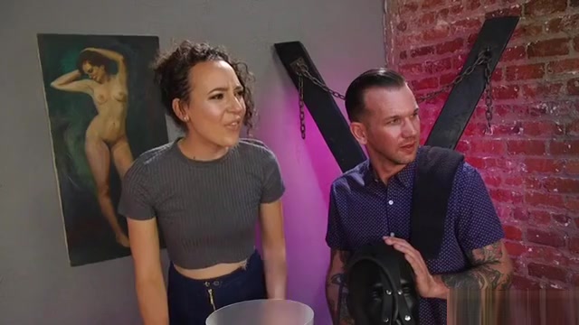 Stunning tranny fucks staff from fetish shop