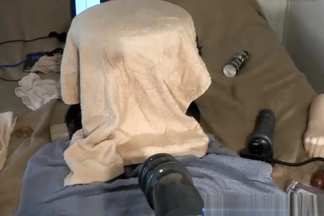 Big Ass Tranny Uses Fake Hand and Fuck Machine to Drill Her Ass