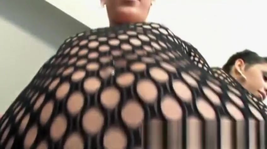 Seductive TS Crystal E hand surfs her beefy shecock