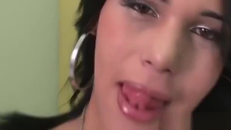 TS babes Agatha and Jo jerk off together