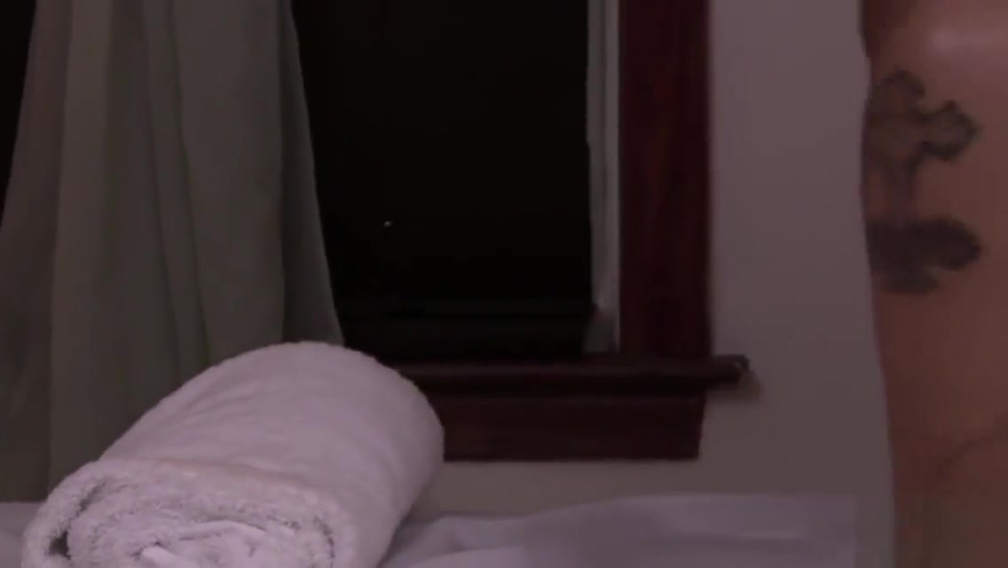 Curvaceous TS Foxxy takes control in an hot asshole sex