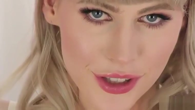 shemale blond