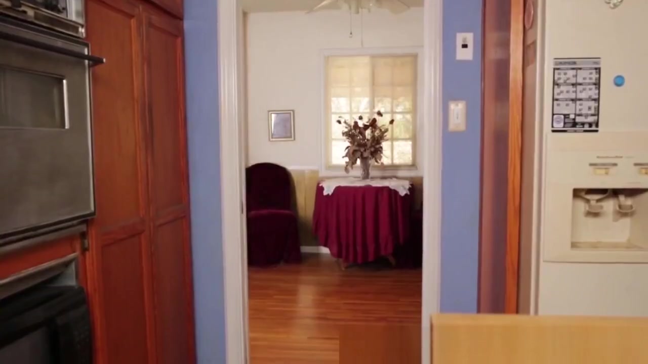 Real tranny shoots load