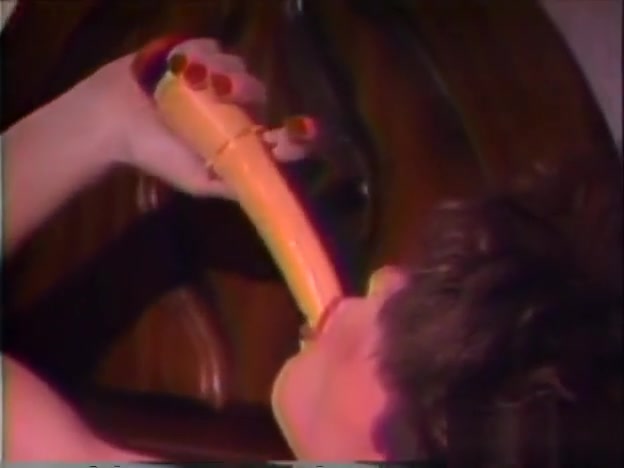 Vintage shemale With A sextoy In Her wazoo - bizarre