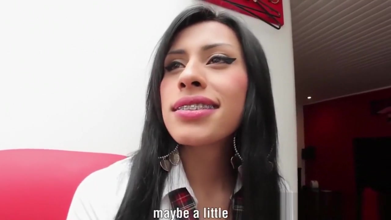 Bracefaced tgirl toying her ass with dildo