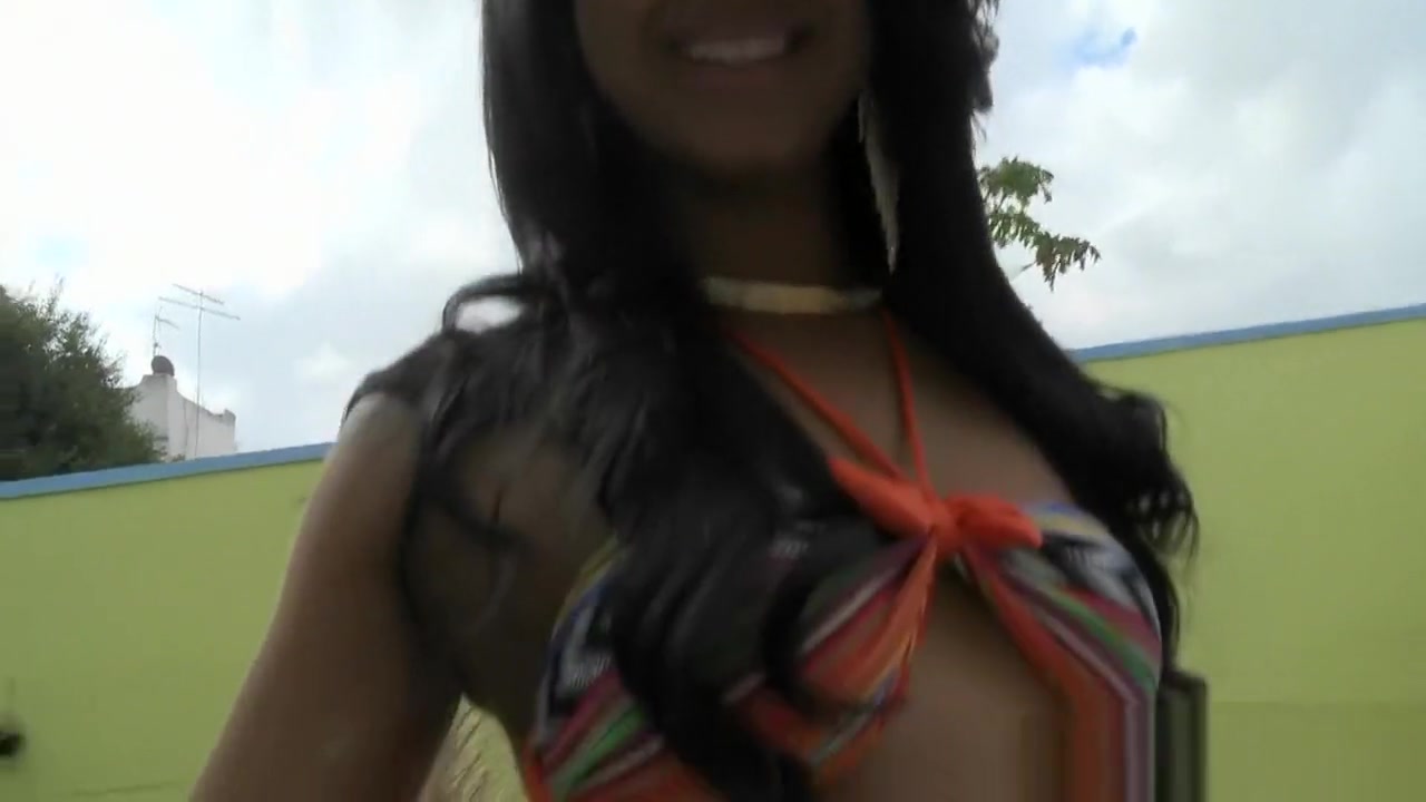 Tranny in bikini gets her asshole ripped