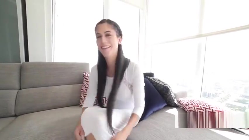 Stunning shemale wanks off her cock