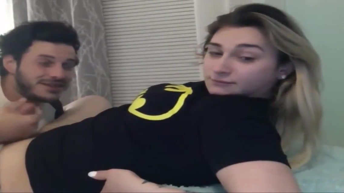 Hot Dude Sucking A Beautiful Blonde Sheshaft Amateur Cam