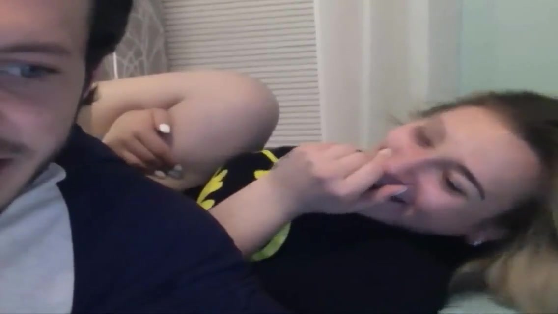Hot Dude Sucking A Beautiful Blonde Sheshaft Amateur Cam