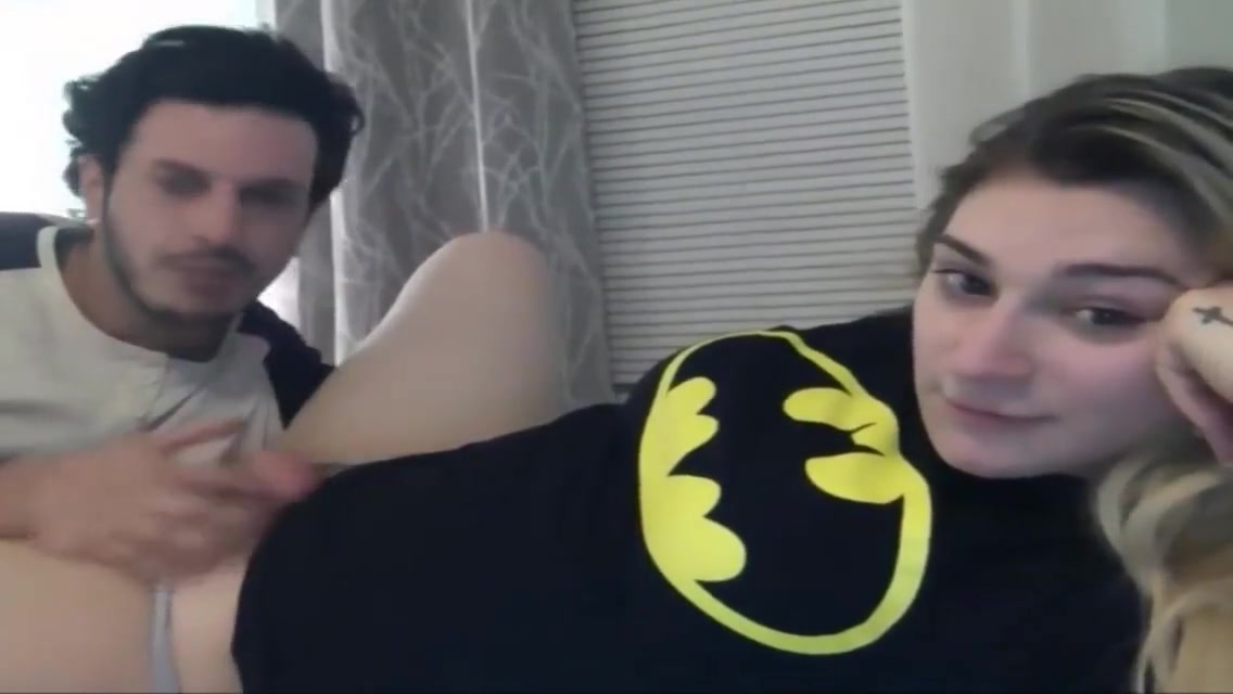 Hot Dude Sucking A Beautiful Blonde Sheshaft Amateur Cam